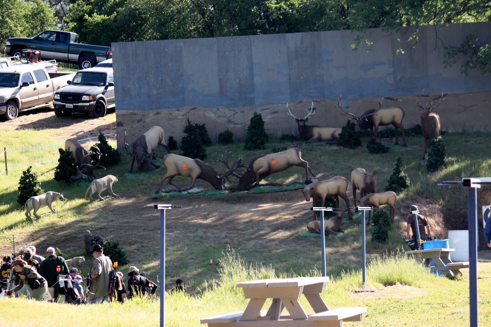 OneHUNTINChick REDDING, CALIFORNIA ARCHERY SHOOT