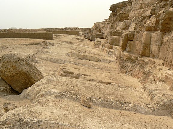 [DjedefrePyramid+-+Abu+Rawash.jpg]