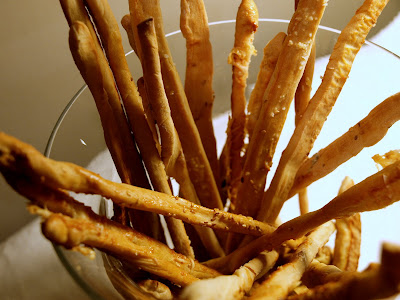  palitos de queso , sésamo y semillas amapolas 