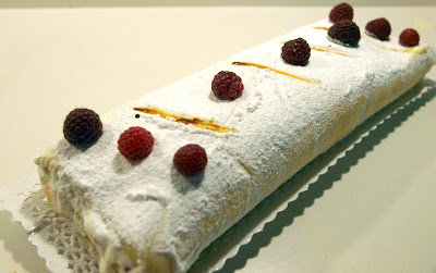 Brazo de fresas y piña con nata 