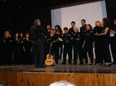 Cantando en San Antonio de Areco.