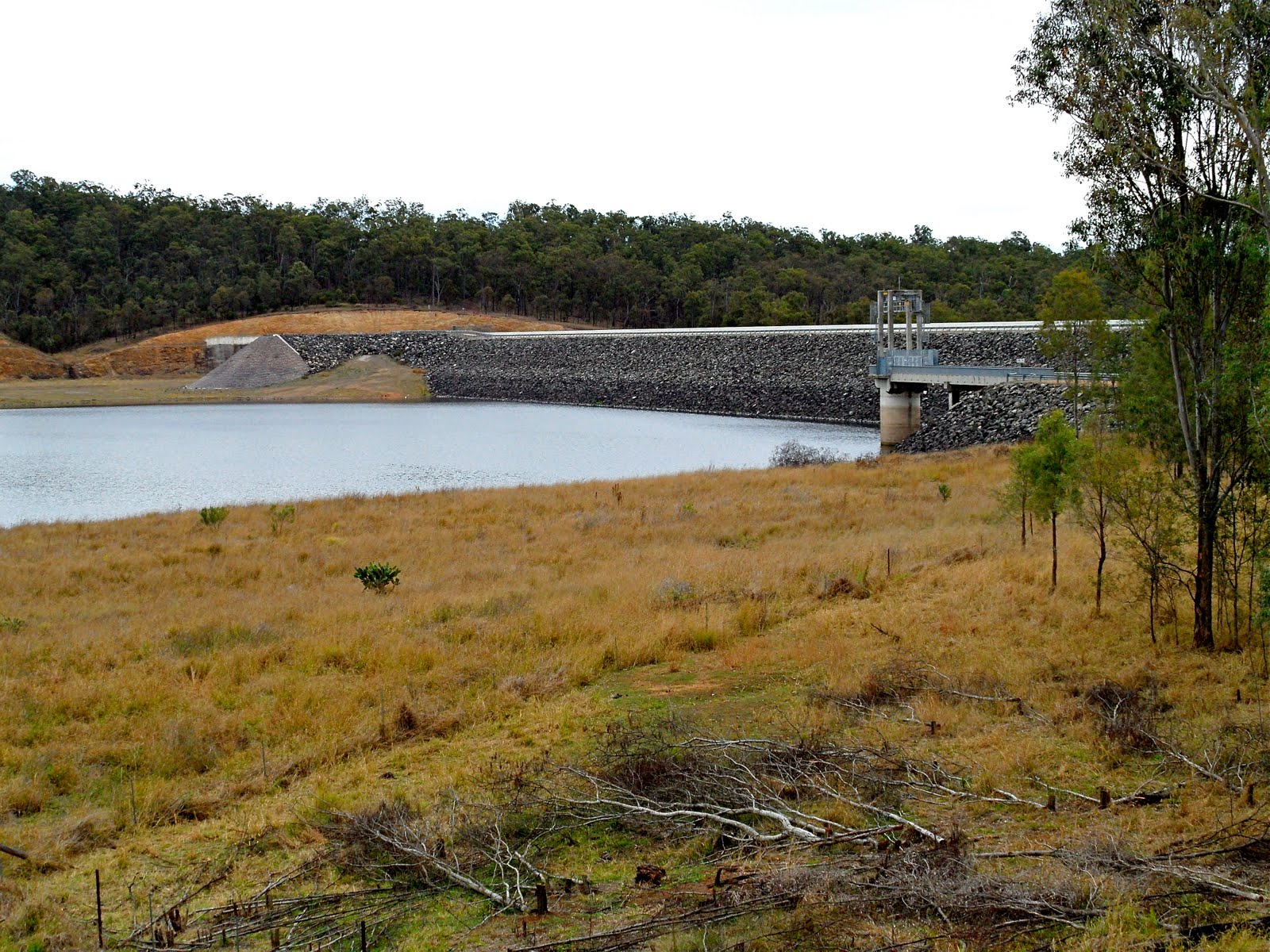 Avan Touring in Australia Bjelke Petersen Dam