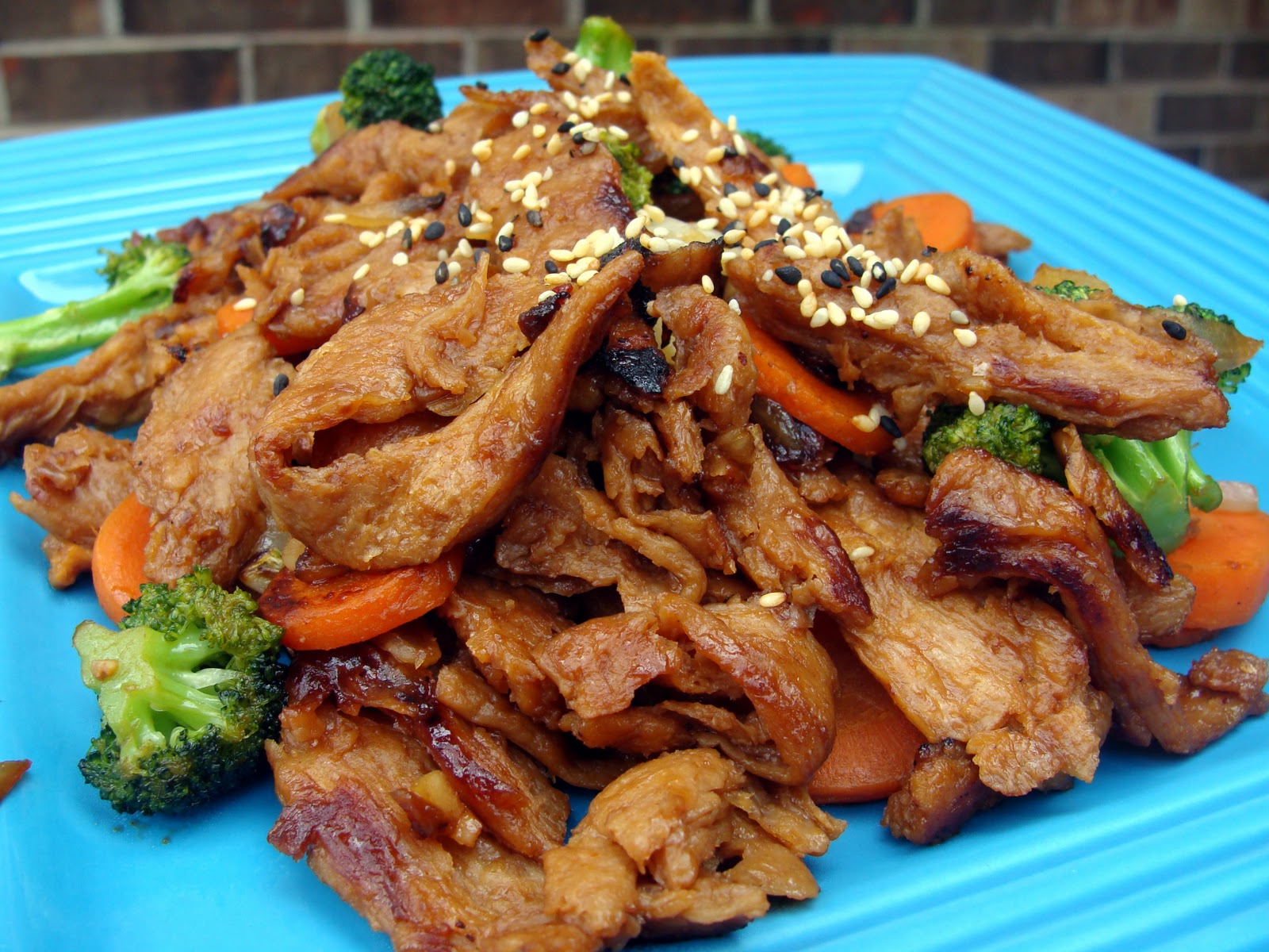 соевое мясо. блюда из соевого мяса. соевое мясо. соевое мясо в кисло сладком соусе. текстурат соевого белка.