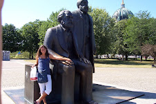 Monumento a Marx Engels ed Eleonora figlia di Paola