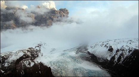Volcanic ash disrupts N European flights