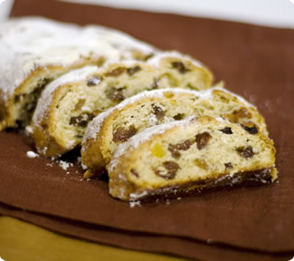 Christstollen: γερμανική κουλούρα ή χριστόψωμο