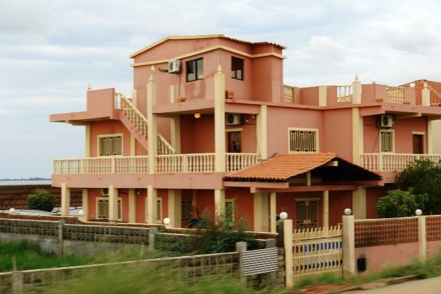 [Luanda-por-Diana-Mwanapwo.jpg]