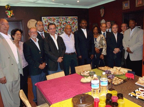 [CasadeAngola-embaixador2009-grupo.JPG]