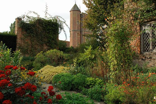 [sissinghurst_garden_autumn_original.jpg]