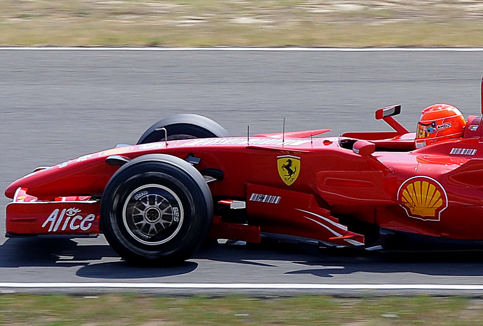 [Michael+Schumacher+drives.JPG]