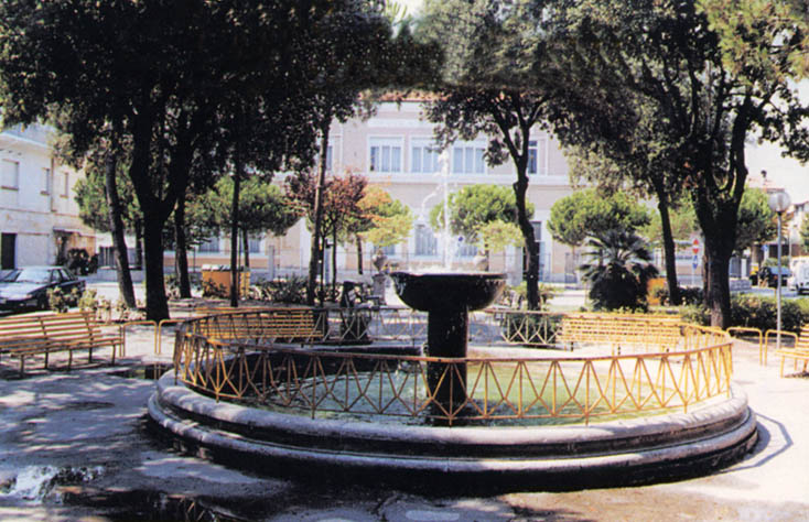 [vecchia_fontana_+cavour.jpg]