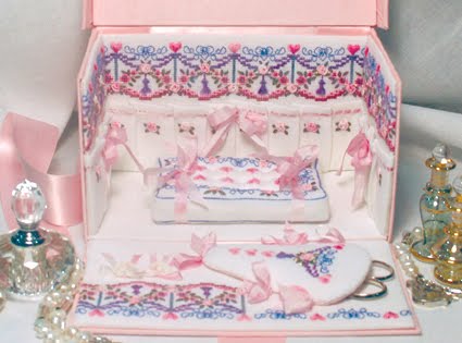 [TheQueensTreasureChest2.jpg]