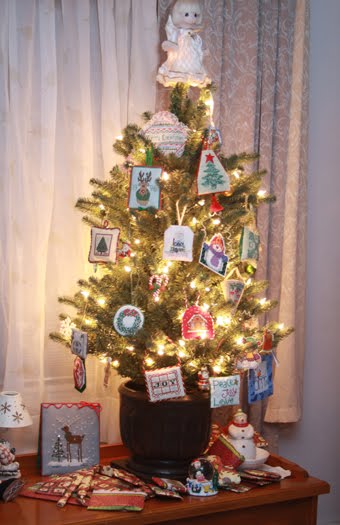 [ChristmasTree2009+CloseUpLowRes.jpg]