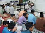 Doa Adalah salah satu sejata mu'min - Murabbi MTA membimbing doa' selepas solat