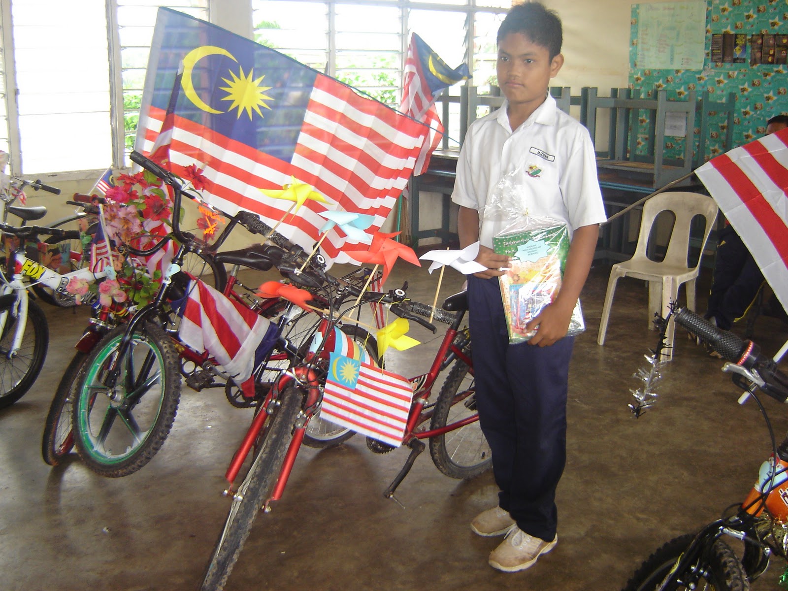 PENDIDIKAN KHAS S.K.B.J. Izwan Juara Pertandingan Basikal Berhias