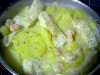  Cazuela de merluza, patatas y gambas en salsa verde 