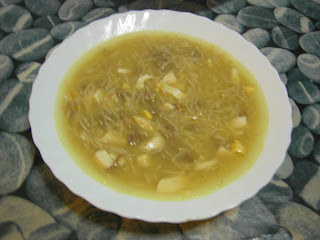  Sopa de ternera, huevo y fideos (<strong>olla programable</strong>) 