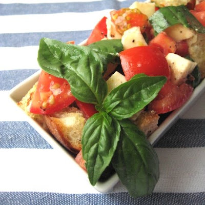 tomato mozzarella basil italian bread salad