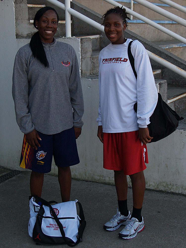 [020909-chineze-y-baendu.jpg]