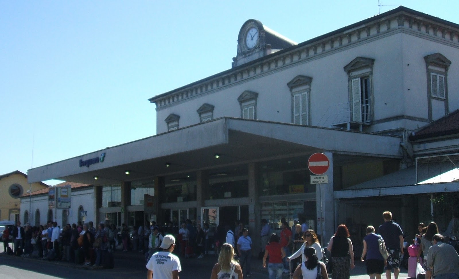 Car Hire Como Train Station Car Hire Como Train Station