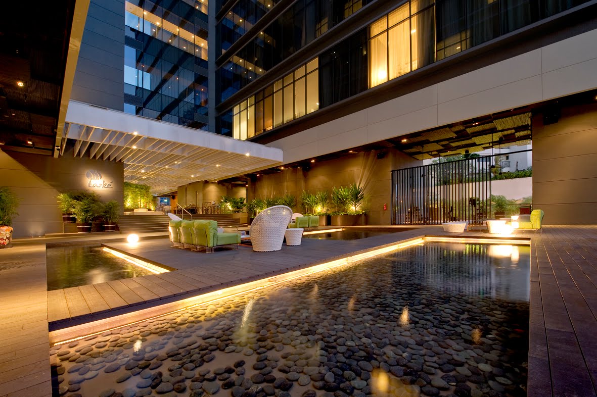 Studio m 4. Штурмовая винтовка colt m4. Бмв на темном фоне. Жк «artstudio m103». Studio m 4.