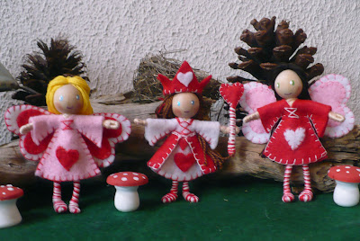 http://theenchantedtree.blogspot.ca/2011/02/valentine-bendy-dolls.html