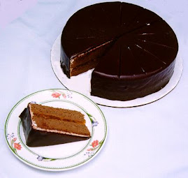 Chocolate / Vanilla Cake (Free Design)