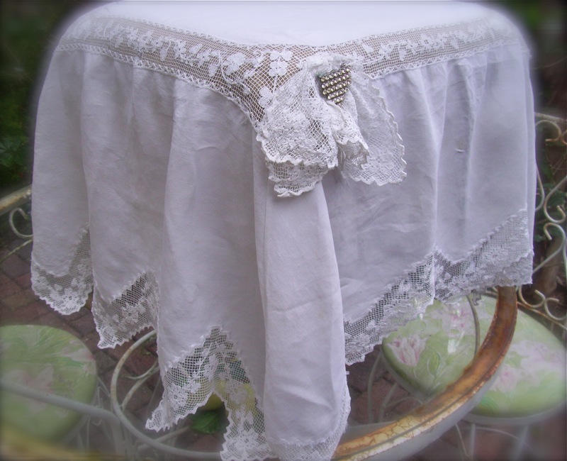 The Polka Dot Closet: Romantic Tablecloth Covered Stool
