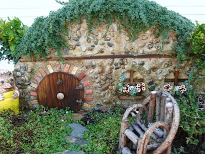 [Image: hobbit-fairy-house-planter.jpg]