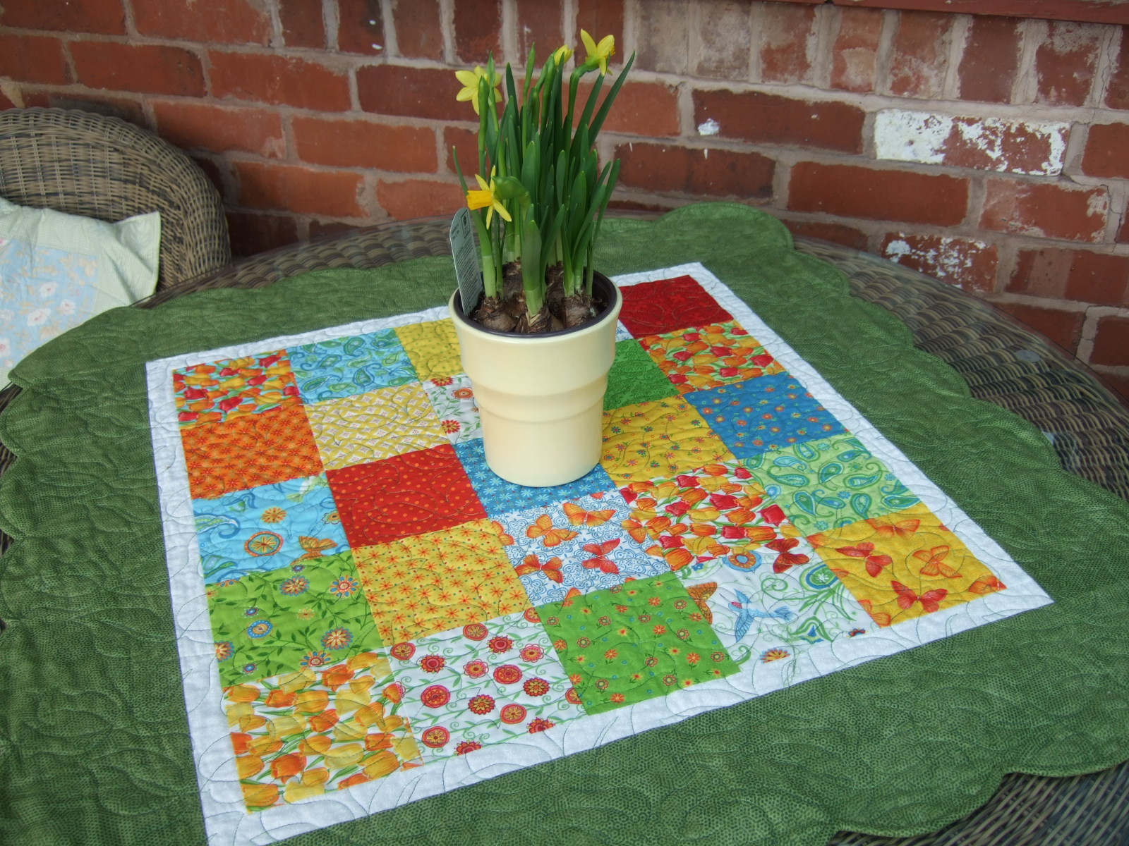 Oak Tree Quilts: Spring Table Topper