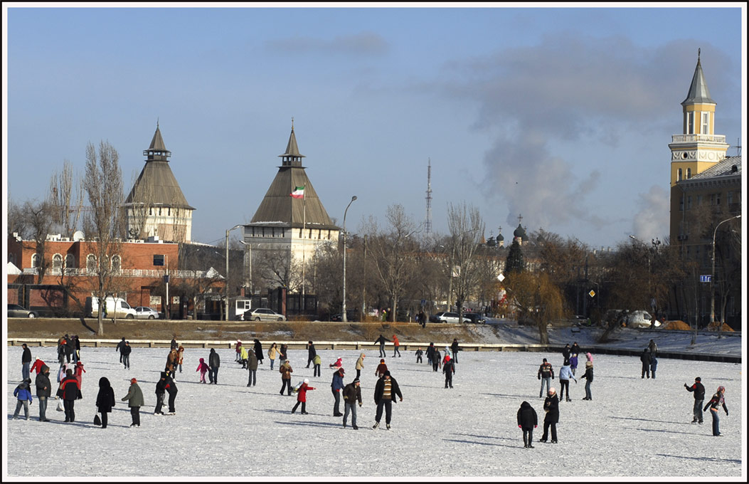 зима в астрахани. зима в астрахани. астрахань зимняя набережная. кремль астрахань новый год. снег в астрахани.