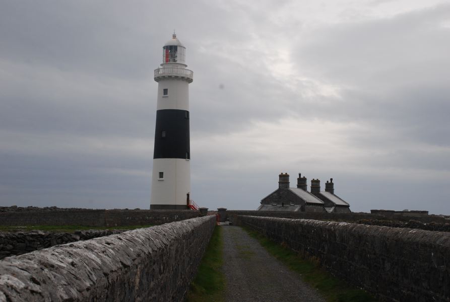 [Lighthouse+Inisheer.JPG]