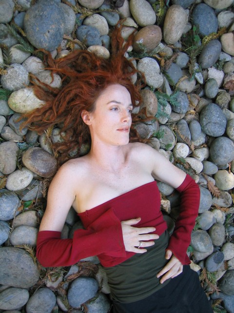 [zoe_stones03.sized.jpg]