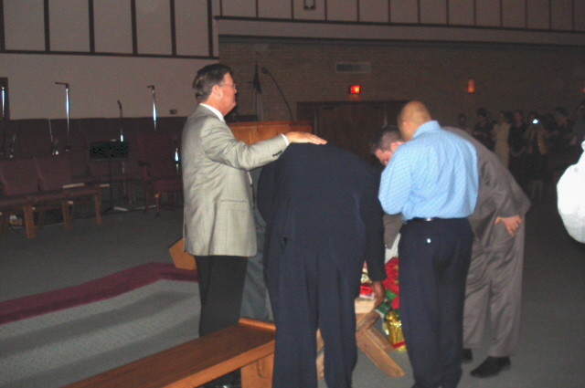 [Prayer+over+the+offering.jpg]