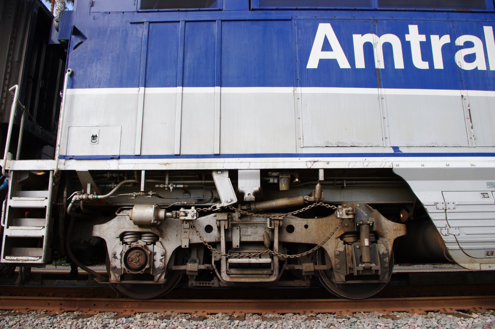 [Amtrak+Wheels.jpg]