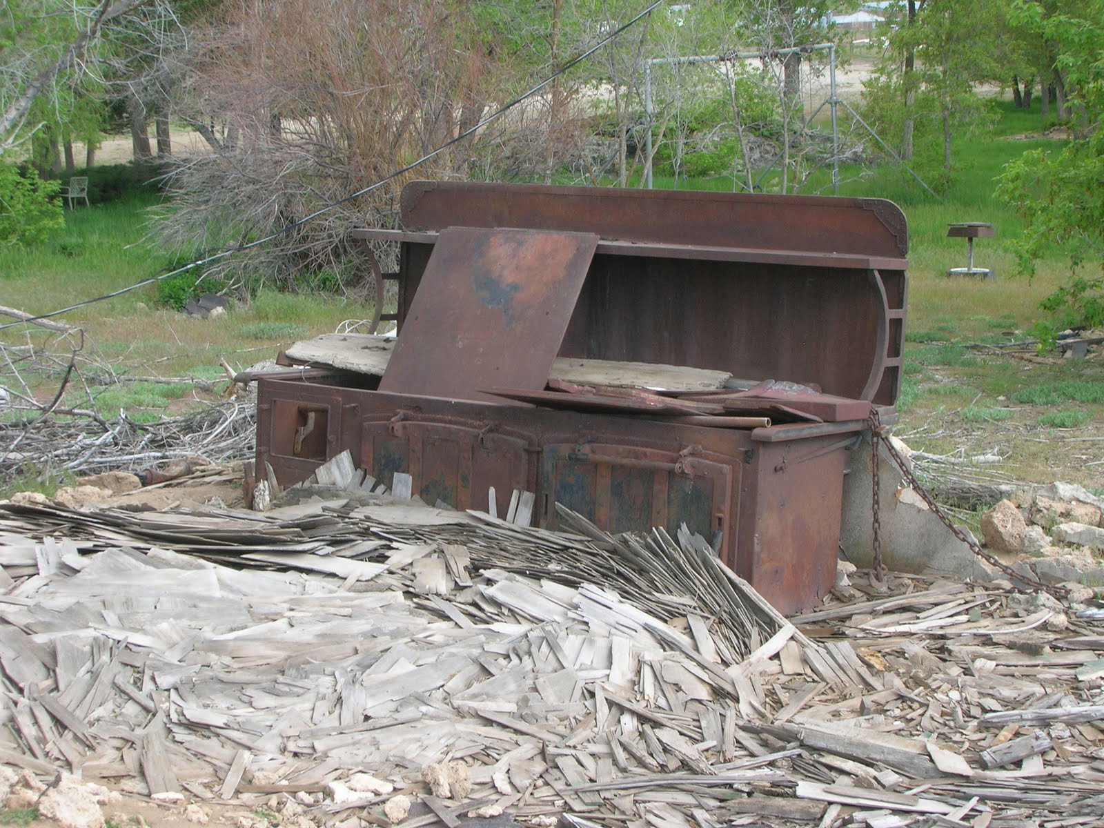 GRAND LIFE LUKE'S HOT POTS