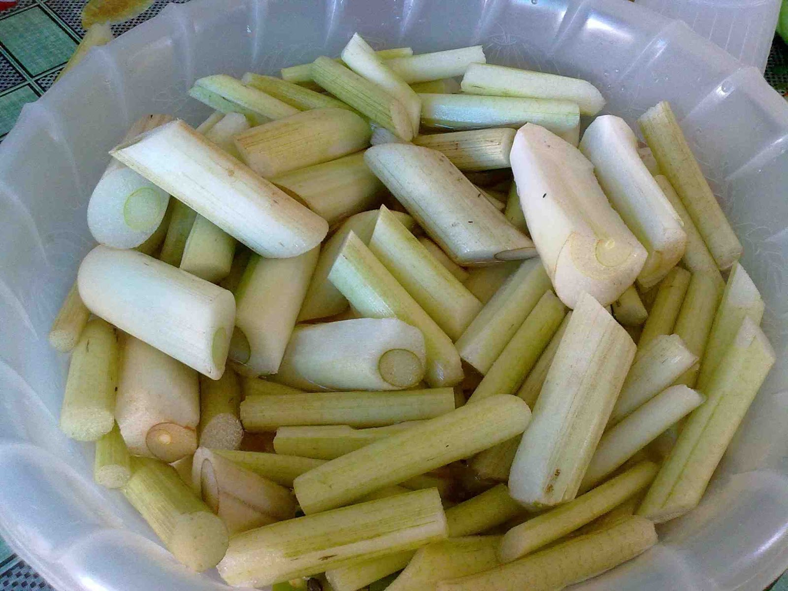 mums old recipe book: Rebus Asam Batang Keladi (Boiled Yam Stems in Sour Sauce)