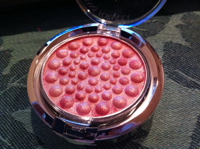 Unfortunately the pearl is actually on the packaging not the blush itself