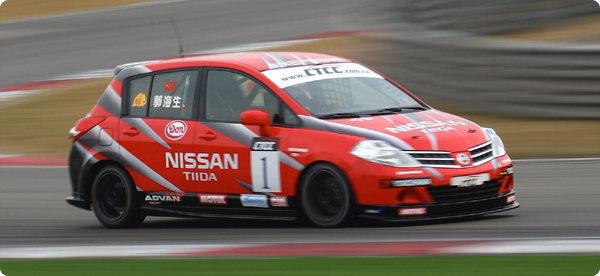 Nissan versa with racing stripes