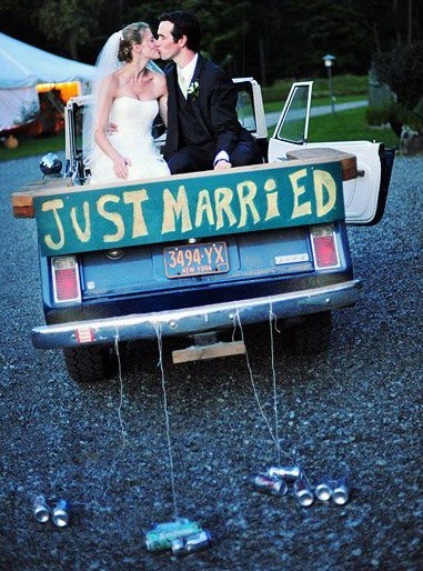 Just event. Свадебная машина. Свадебная машина для молодоженов. Машина на свадьбу с водителем. Свадебная машина невесты.