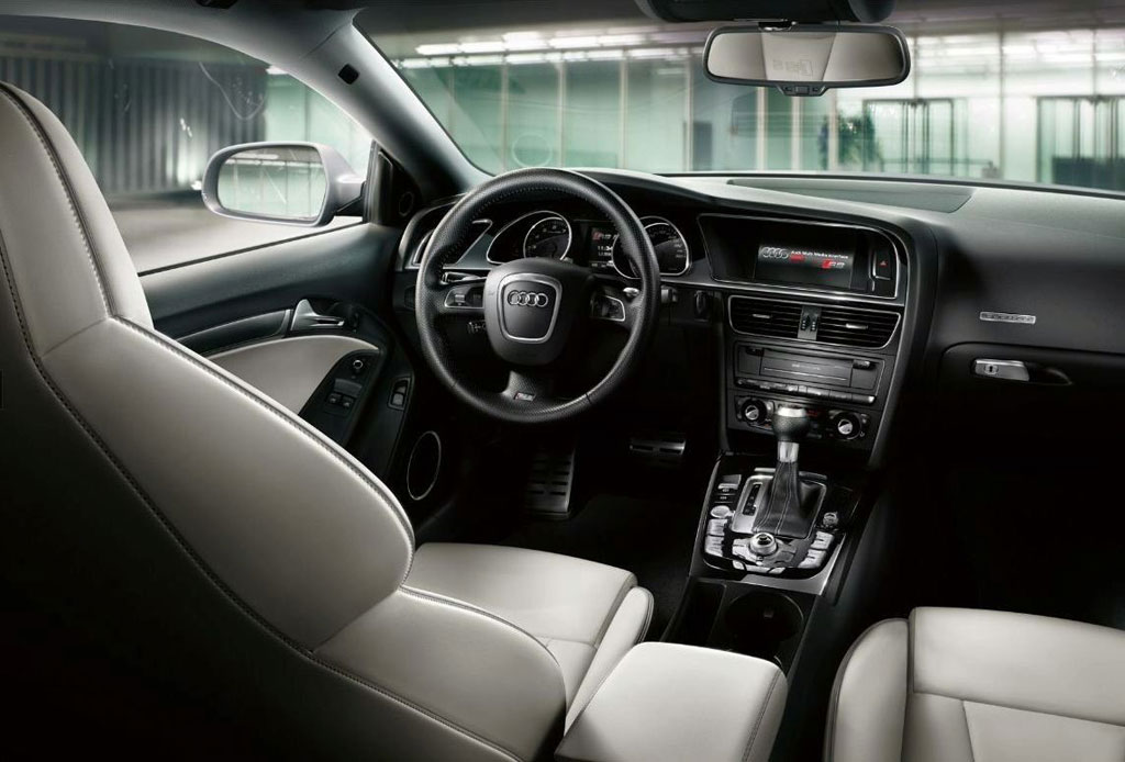 [2011-Audi-RS-5-Interior.jpg]