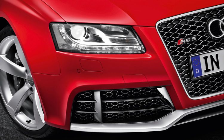 [2011-Audi-RS-5-Headlight-View.jpg]