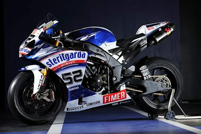 2010 Yamaha YZF 1000R1 Superbike Picture