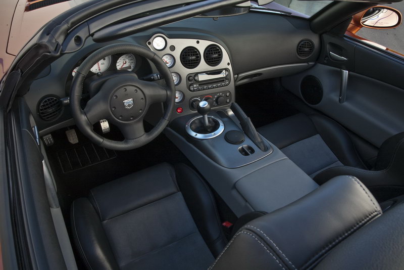 [2010-Dodge-Viper-SRT10-Interior.jpg]