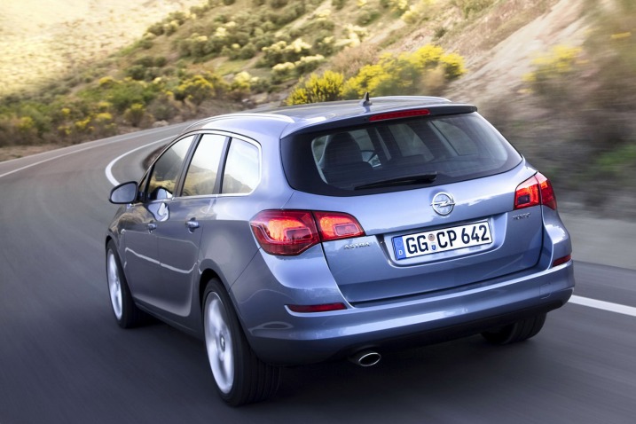 Opel astra 2011 года