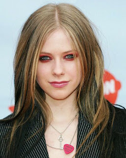 Avril Lavigne Long Blonde Wavy Hairstyles