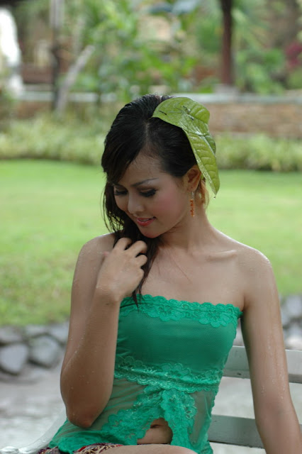 cantik dan bersih seksi cewek basah lagi mandi ~ nyataX