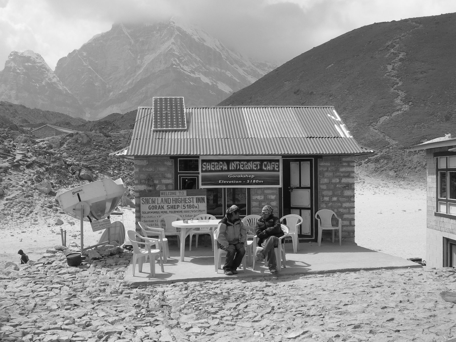 [Highest+Internet+Cafe+Ever_.jpg]
