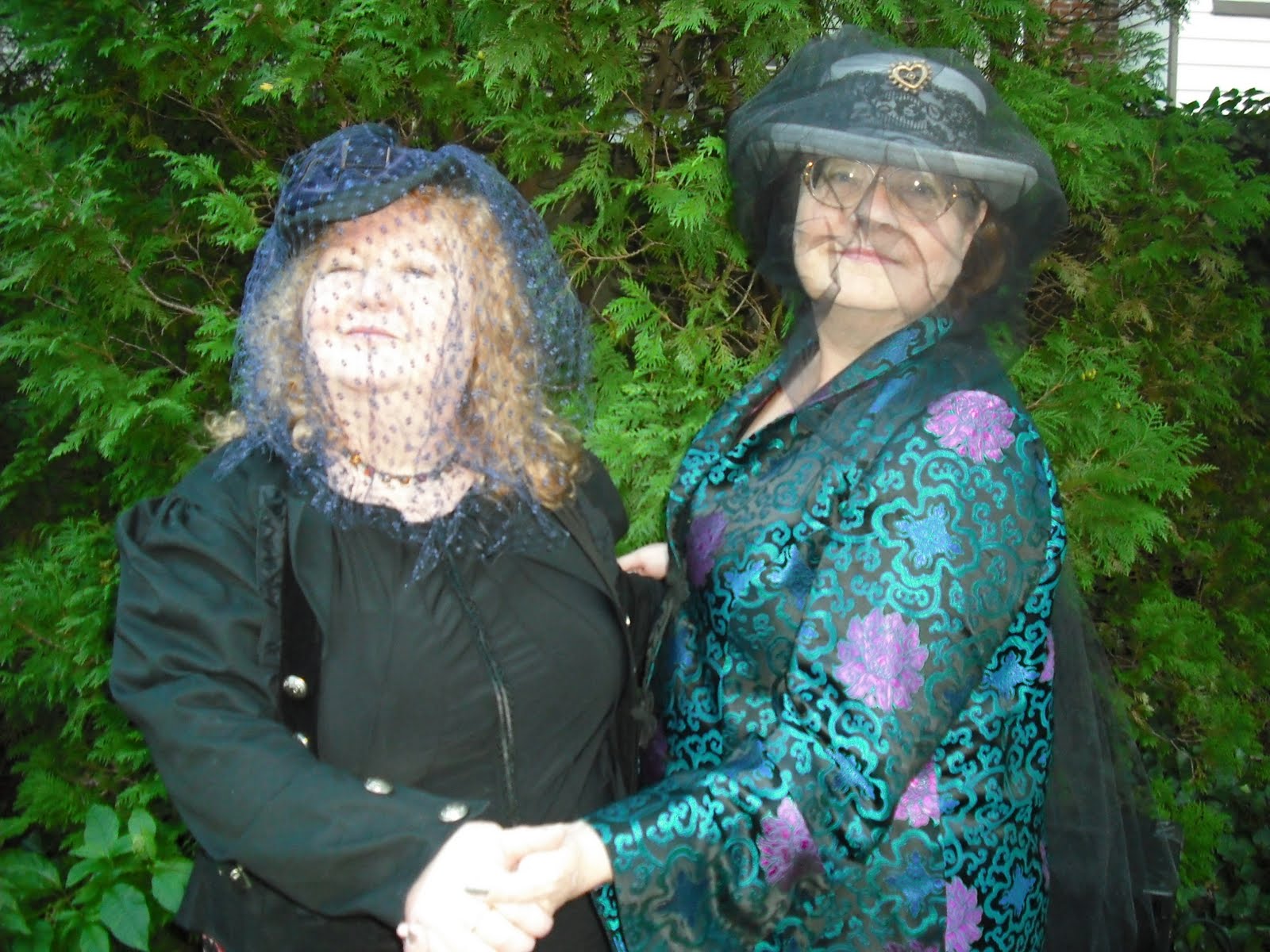 [Tess+&+Marianne.JPG]