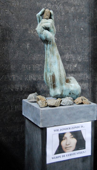 مجسمه ای در بلژيک برای زن محکوم به سنگسار ایرانی